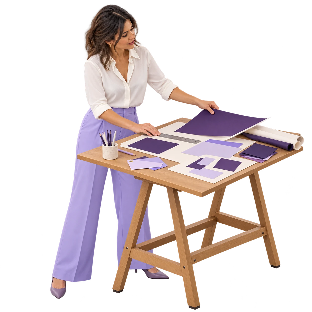 Una diseñadora trabaja con materiales de identidad en una mesa de dibujo. Escena conceptual.